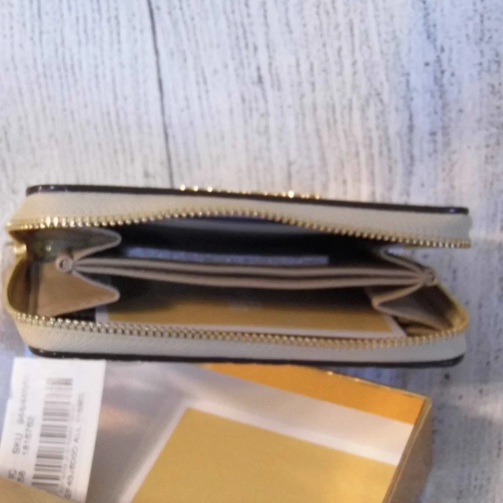 Michael Kors Pale Gold Jet Set Small Zip Around Card Case In Gift Box - Picture 3 of 6